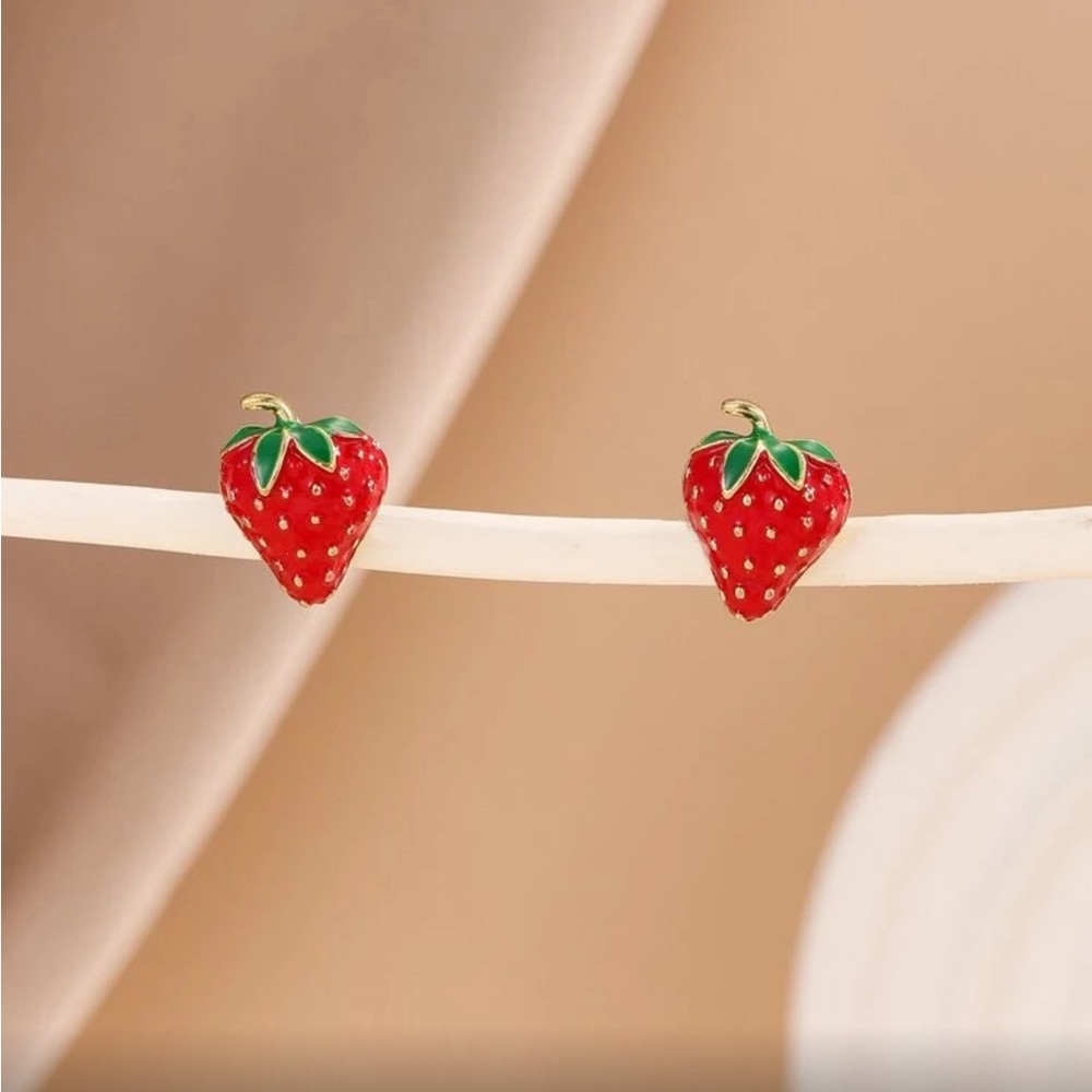 Strawberry Earrings - Picture 3 of 5